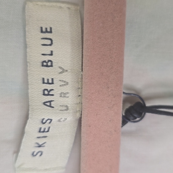 Skies Are Blue Floral Wrap Top with Pink and Green, NWT, Mult Plus Size - Picture 3 of 4